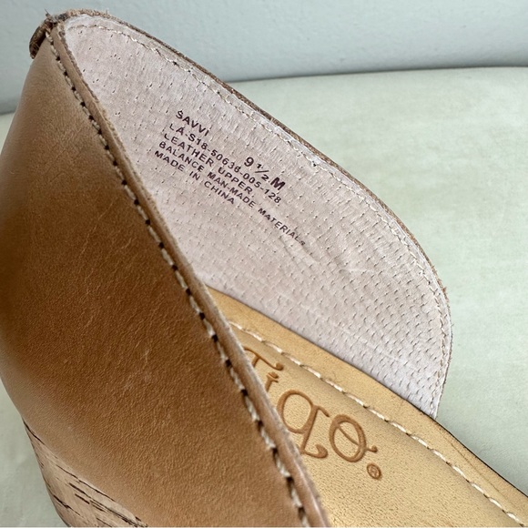 Latigo Savvi Leather Milly Sandal Sz 9 1/2 NWOT - Picture 3 of 4